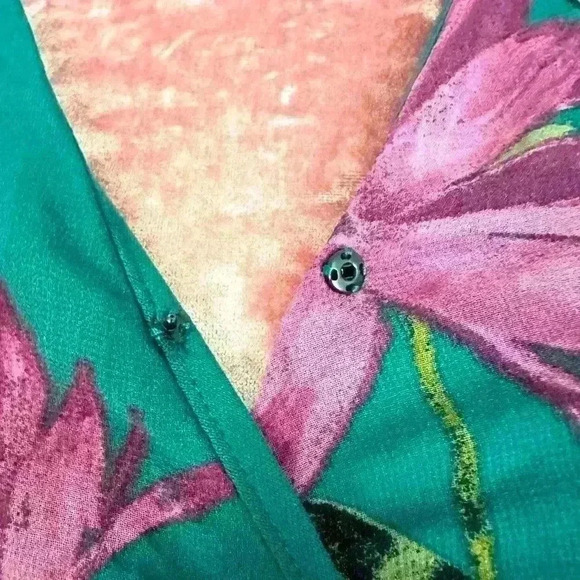 Ava & Viv Faux Wrap Floral Green Dress (340) - Picture 10 of 13